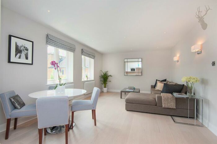 2 Bedroom Flat To Rent In Fuller Close, Shoreditch, London, E2