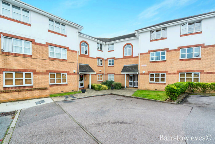 2 Bedroom Apartment To Rent In Clifford Road, Chafford Hundred, RM16