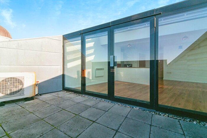 1 Bedroom Penthouse To Rent In Mann Island, L3