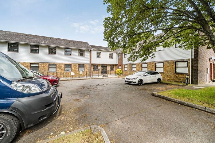 2 Bedroom Flat For Sale In Gladstone Road, Churchill Court, BR6