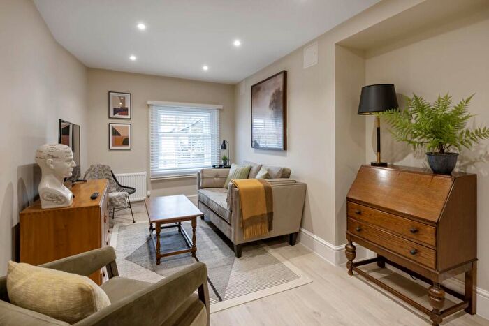 2 Bedroom Apartment To Rent In Flat, Union Passage, Bath, BA1