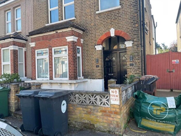 2 Bedroom Flat To Rent In Thornhill Road, Leyton, E10