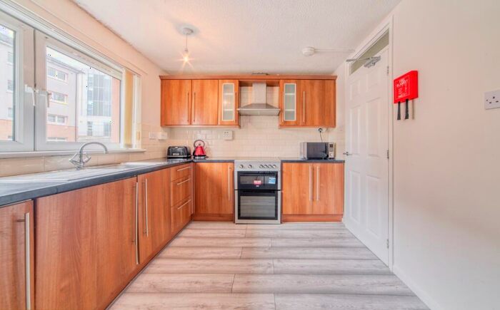 3 Bedroom Flat To Rent In St Mungo Avenue, Glasgow, G4