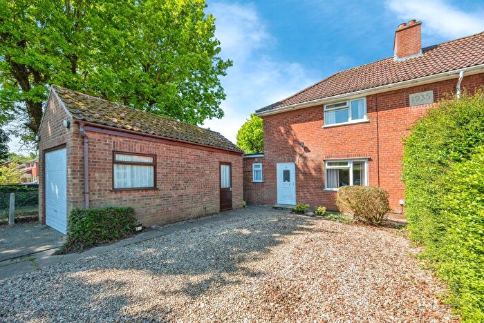 3 Bedroom Semi-Detached House For Sale In Stratton Road, Hainford, Norwich, NR10
