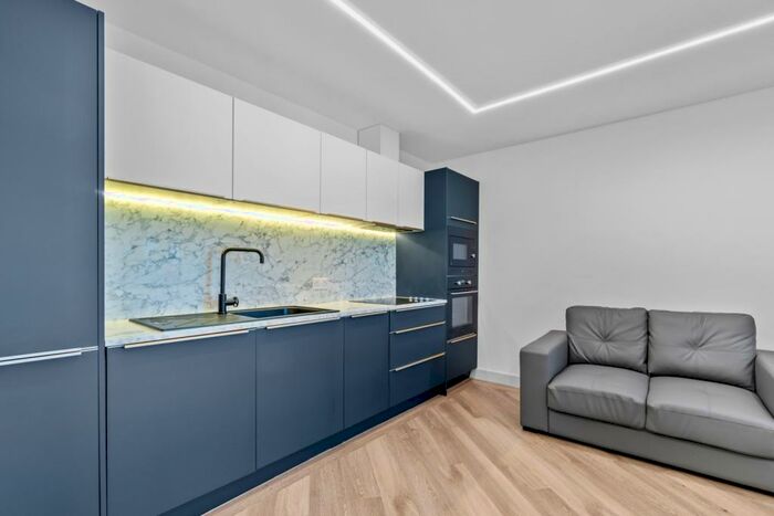 2 Bedroom Flat To Rent In Seaton Avenue, Plymouth, Devon, PL4