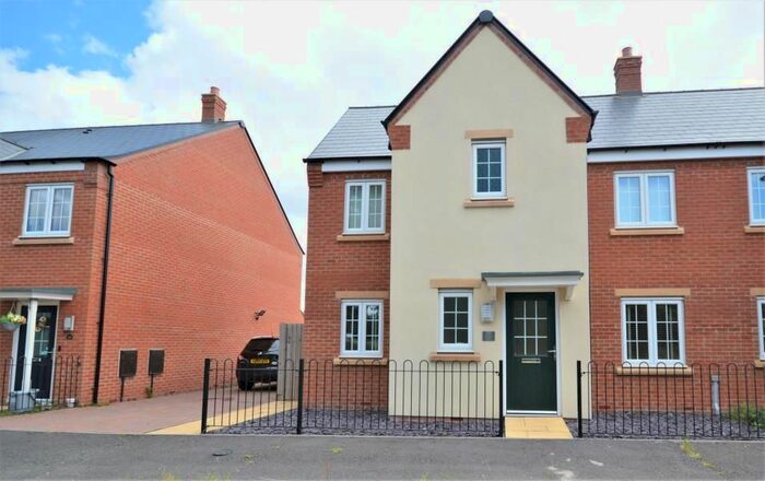 3 Bedroom Semi-Detached House To Rent In Crystal Drive, Telford, TF4