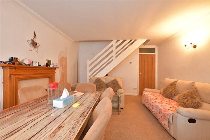 2 Bedroom End Terrace House For Sale In Mansfield Road, Ilford, Essex, IG1