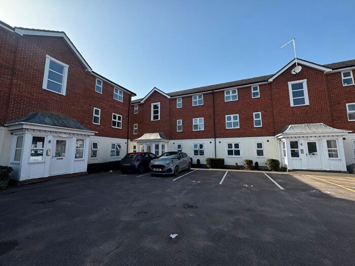 1 Bedroom Flat To Rent In Whinchat, Aylesbury, HP19