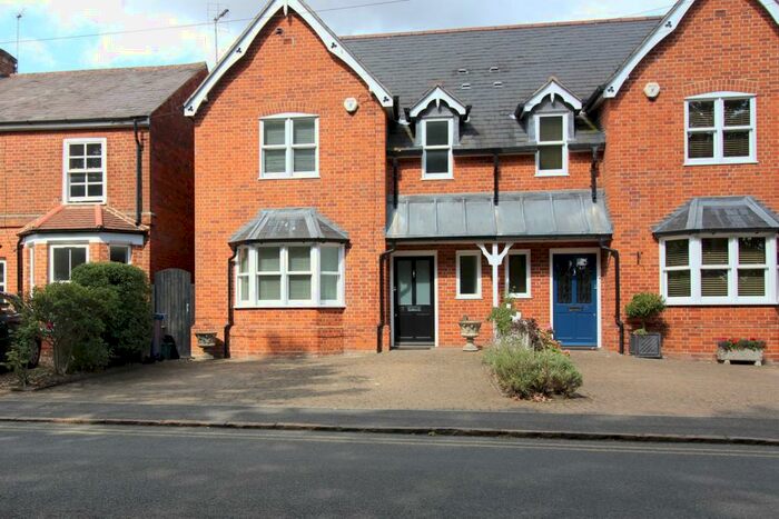 3 Bedroom Semi-Detached House To Rent In Cambridge Road, Marlow, SL7