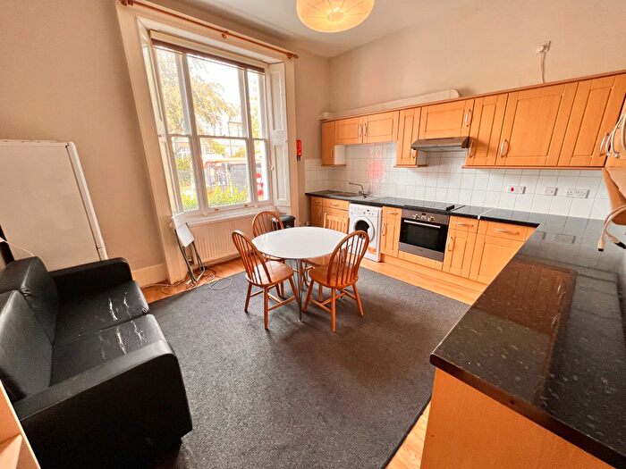 5 Bedroom Flat To Rent In Prince Of Wales Road, London, NW5