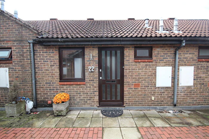 1 Bedroom Flat To Rent In The Pantiles, Queens Park, Billericay, CM12