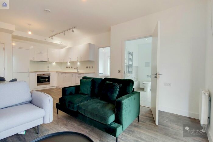 2 Bedroom Flat To Rent In Adlay Apartments, Millet Place, Silvertown, E16