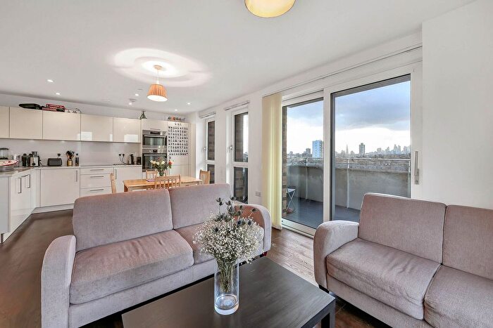 3 Bedroom Flat To Rent In Hannaford Walk, Tower Hamlets, London, E3