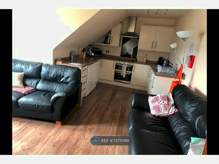 3 Bedroom Flat To Rent In The Green, Aberdeen, AB11