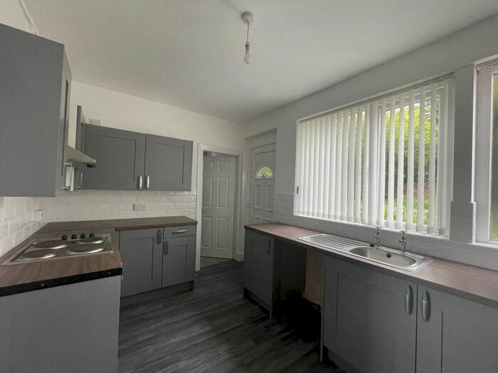2 Bedroom Property To Rent In Grove Gardens, Halifax, HX3