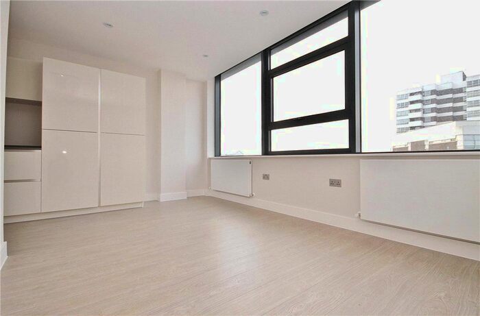 2 Bedroom Flat To Rent In Staines Road West, Sunbury-On-Thames, Surrey, TW16