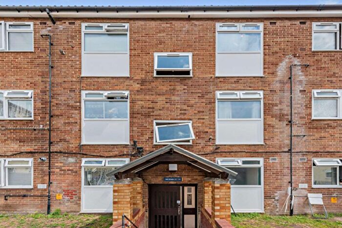 3 Bedroom Apartment For Sale In London Road, Mitcham Junction, Mitcham, CR4
