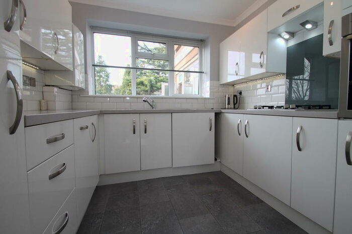 3 Bedroom Flat To Rent In Kingswood Road, Shortlands, BR2