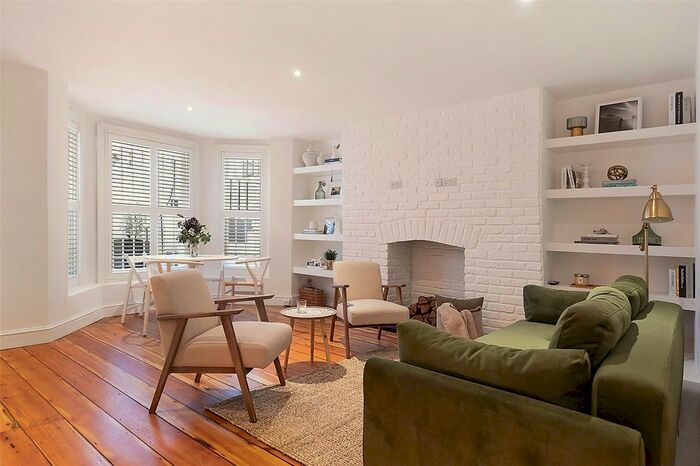 2 Bedroom Flat To Rent In Colville Terrace, London, W11