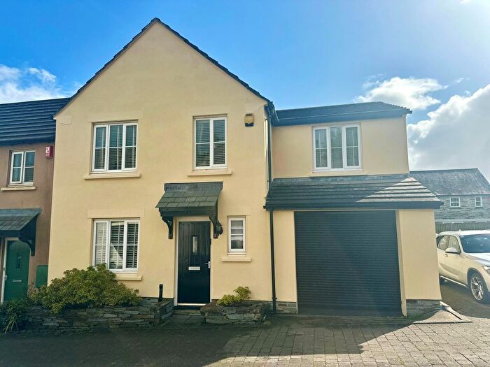 4 Bedroom End Terrace House For Sale In Lyndon Court, Pillmere, Saltash, PL12