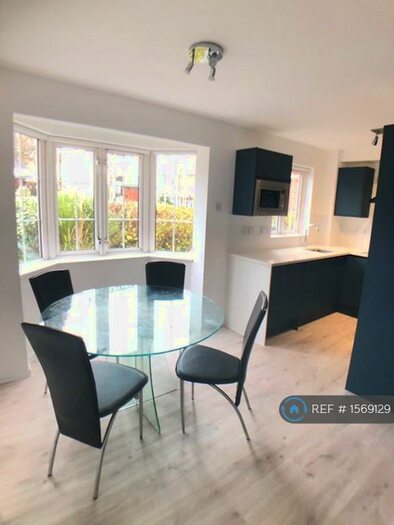 2 Bedroom Flat To Rent In Sigrist Square, Kingston Upon Thames, KT2