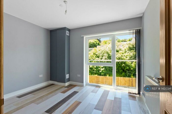 2 Bedroom Flat To Rent In Carlton House, Ebbw Vale, NP23