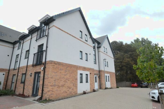 2 Bedroom Flat To Rent In Sovereign Place, Hatfield, AL9