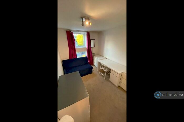 2 Bedroom Flat To Rent In Beecholme, London, N12