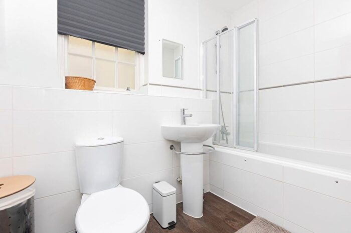 2 Bedroom Flat For Sale In West Wing, Fairfield Hall, Kingsley Ave, Fairfield, SG5