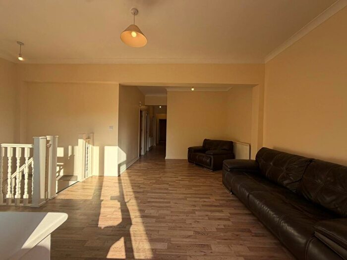3 Bedroom Flat To Rent In Archway Road, Highgate, N6