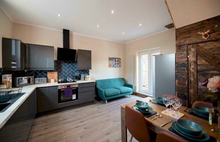 5 Bedroom Terraced House To Rent In Tonge Moor Road, Bolton, BL2