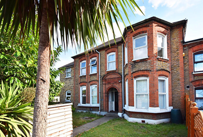 3 Bedroom Flat To Rent In Brownhill Road, London, SE6