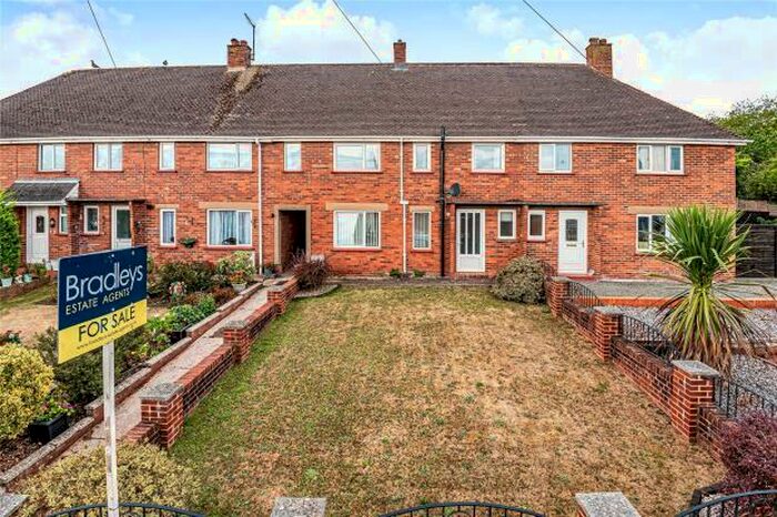 3 Bedroom Terraced House For Sale In Spruce Park, Crediton, Devon, EX17