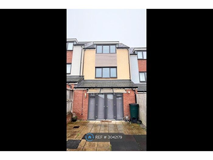 4 Bedroom Terraced House To Rent In Featherwood Avenue, Newcastle Upon Tyne, NE15