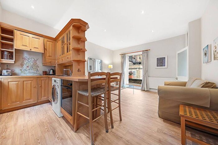 1 Bedroom Mews To Rent In Lucerne Mews, Notting Hill Gate, London, W8