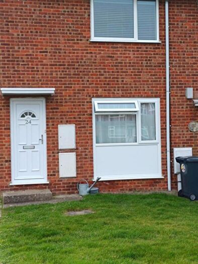 1 Bedroom Maisonette To Rent In Brookside Close, Old Stratford, MK19
