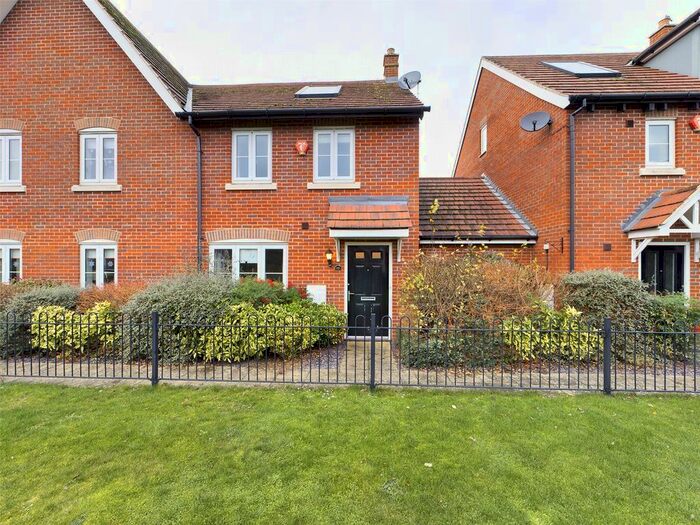 3 Bedroom Semi-Detached House To Rent In Corbetts Way, Thame, OX9
