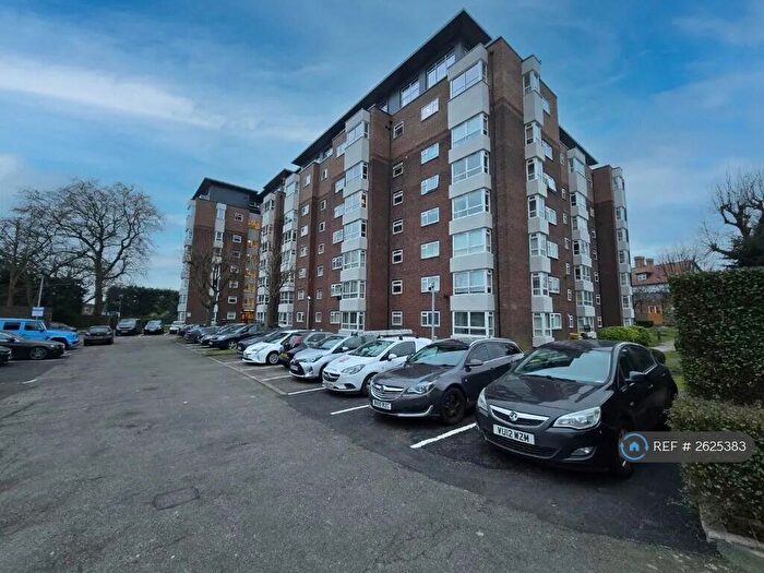 3 Bedroom Flat To Rent In Raffles House, London, NW4