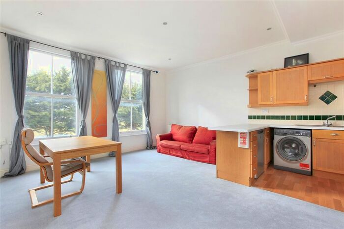 2 Bedroom Flat To Rent In Trinity Road, Wandsworth Common, London, SW17