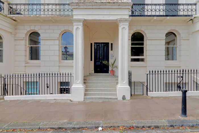 2 Bedroom Flat To Rent In Adelaide Crescent, Hove, BN3