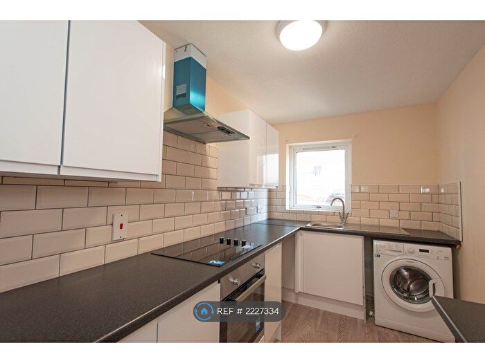 2 Bedroom Flat To Rent In Ethel Maud Court, Gillingham, ME7