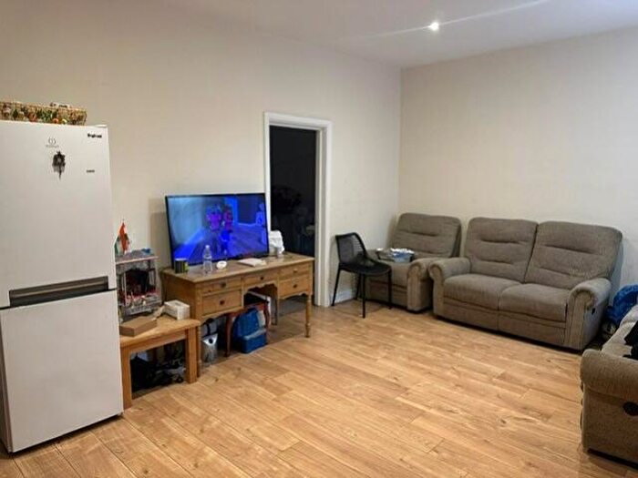 2 Bedroom Flat To Rent In High Street, Wealdstone, Harrow, Greater London, HA3
