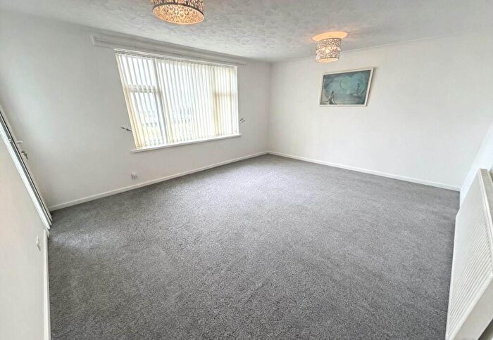 2 Bedroom Flat For Sale In Crescent Court, New South Promenade, Blackpool, FY4