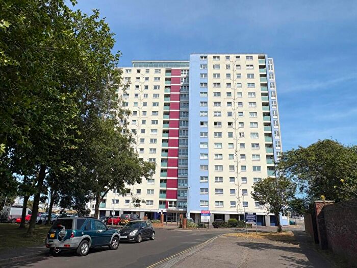 2 Bedroom Flat To Rent In Seaward Tower, Trinity Green, Gosport, Hampshire, PO12