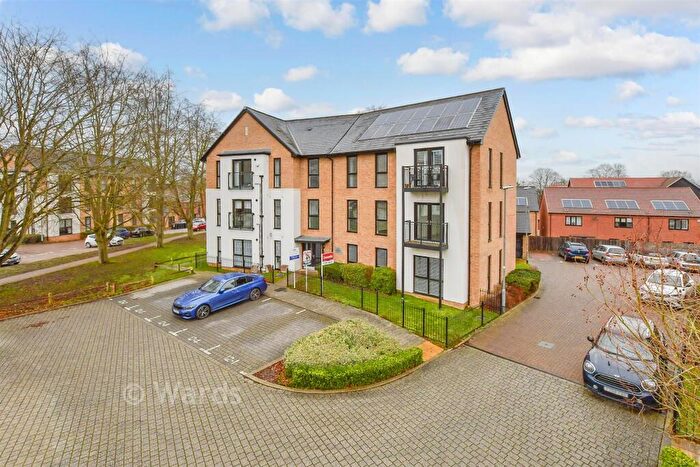 2 Bedroom Apartment For Sale In Wills Crescent, Leybourne, West Malling, Kent, ME19