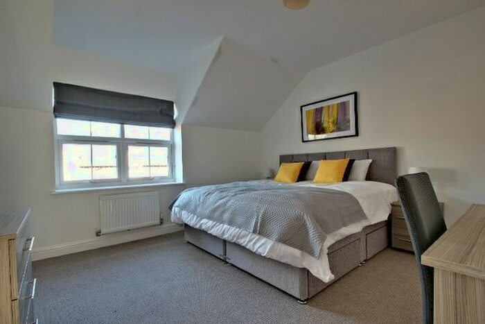 4 Bedroom Town House To Rent In Queens Court Road, Stoke-On-Trent, ST4