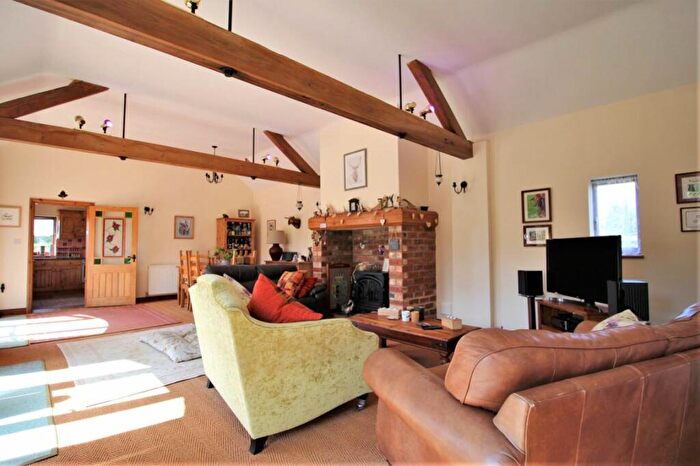 2 Bedroom Bungalow To Rent In Brockhall Road, Flore -, NN7