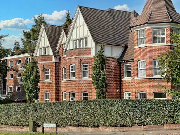 2 Bedroom Apartment To Rent In Talbot Woods, Bournemouth, BH4