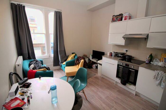 3 Bedroom Flat To Rent In Alma Vale Road, Clifton, BS8