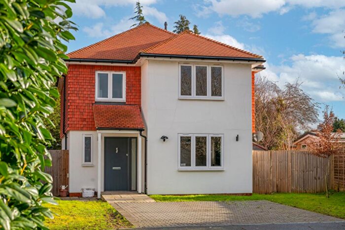 4 Bedroom Detached House For Sale In Parkhurst Road, Horley, RH6